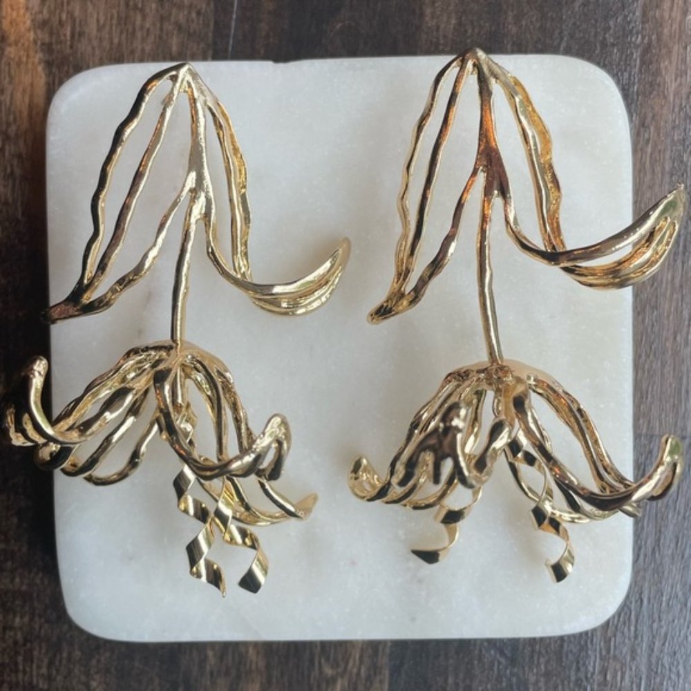 Golden Metal Floral Shape Dangle Earrings - Picture 1 of 6